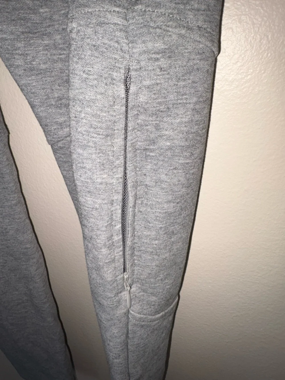Gymshark Gray Joggers Sweatpants Tapered Zip Pocket Men’s M - Picture 4 of 6